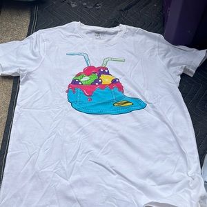 White new era tshirt